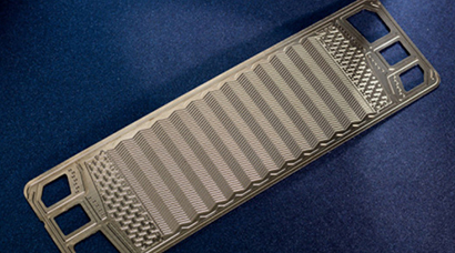 Application of metal etching process to fuel cell bipolar plates